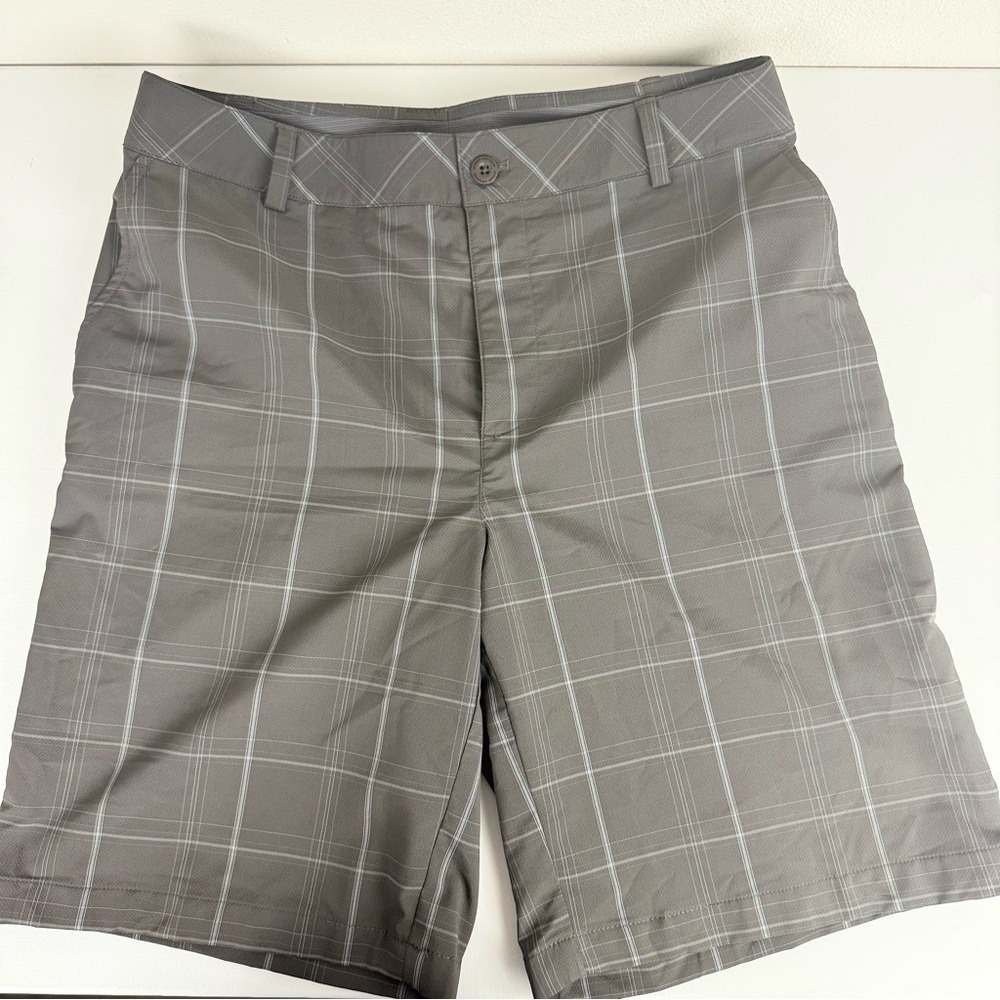 Under Armour Women’s Gray‎ Flat Front Shorts Lightweight Athletic Wear Size 36R